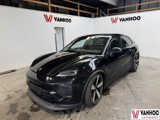 damaged passenger cars Porsche Macan  2025/5