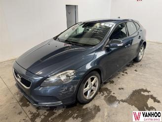 Vaurioauto  passenger cars Volvo V-40  2017/2
