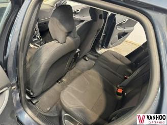 Volvo V-40  picture 9