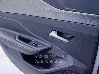 Peugeot 408 HYBRID 136 GT picture 12