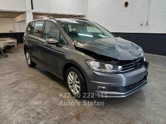 skadebil auto Volkswagen Touran TRENDLINE 2019/1