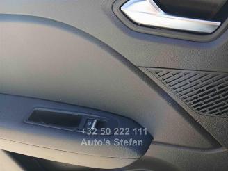 Renault Captur  picture 19