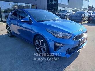 damaged passenger cars Kia Cee d  2019/12
