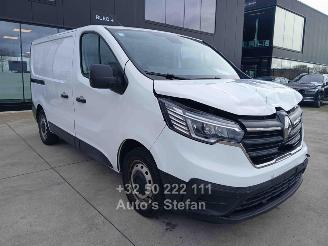 krockskadad bil auto Renault Trafic  2023/10