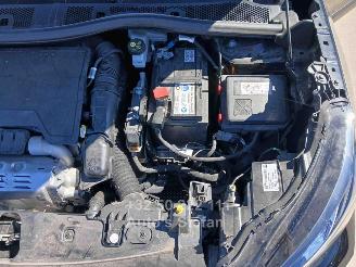 Peugeot 2008 STYLE picture 11