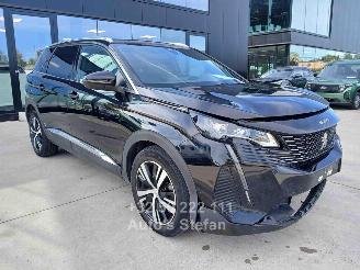 krockskadad bil auto Peugeot 5008 GT 2023/2