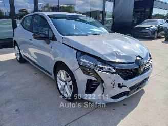 krockskadad bil auto Renault Clio V EVOLUTION 2024/1