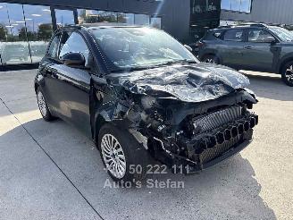 krockskadad bil auto Fiat 500 E 2022/5