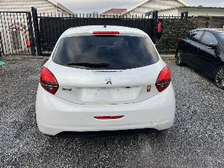 krockskadad bil auto Peugeot 208 BENZINE - AUTOMATIC 2017/4