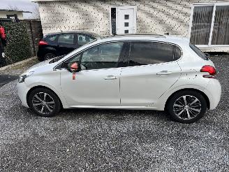 Peugeot 208 BENZINE - AUTOMATIC picture 6