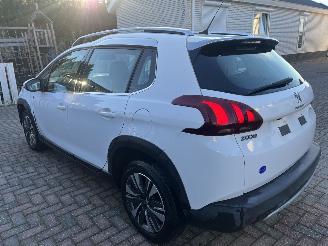 Peugeot 2008 1,2 PURE-TECH AUTOMATIC picture 4