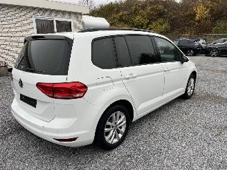skadebil auto Volkswagen Touran BENZINE - 7-PERSOON 2019/4