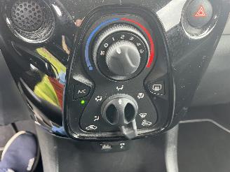Peugeot 108 VTI 82,PS  AIRCO - 5/DEURS picture 18