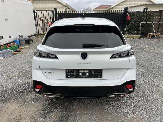 Damaged car Peugeot 308 ELEKTRO -- ALLURE 2024/6