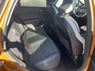 Renault Captur E-TECH HYBRIDE - AUTOMATIC picture 21