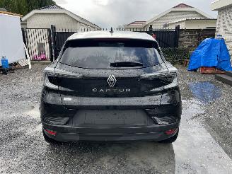 Damaged car Renault Captur E-TECH AUTOMATIC - FACE-LIFT 2024/6