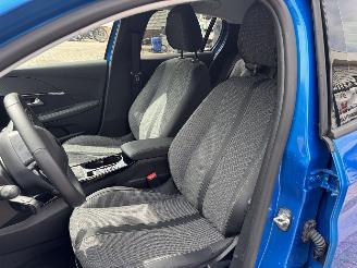 Peugeot 208  picture 9