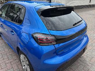 Peugeot 208  picture 6