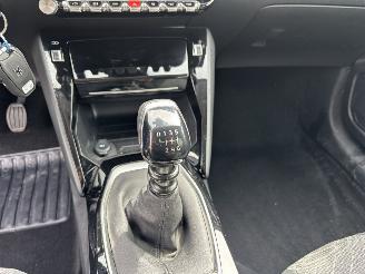 Peugeot 208  picture 16