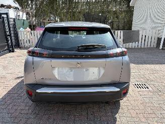 krockskadad bil auto Peugeot 2008 BENZINE -- KLIMATRONIK -- NAVI 2022/11