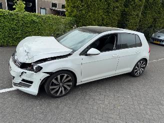 krockskadad bil auto Volkswagen Golf GOLF 1.4 TSI ACT Highline DSG PANO 140PK!!! 2013/3
