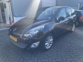 krockskadad bil auto Renault Grand-scenic 2.0 Dynamique 7p. 140PK!!! AUTOMAAT!!! 2010/2