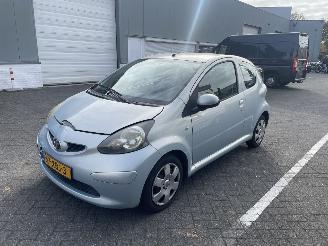 krockskadad bil auto Toyota Aygo 1.0 2006/2