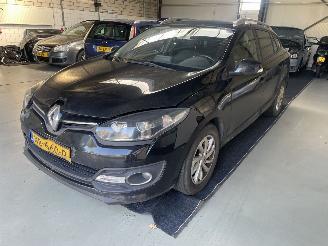 skadebil auto Renault Mégane 1.5 Dci Limited 110PK!!! 2016/4
