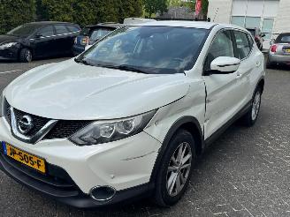 skadebil auto Nissan Qashqai 1.2 Acenta 2015/1