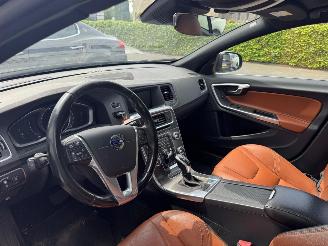 Volvo V-60 2.4 D6 Twin Engine R-Design picture 10