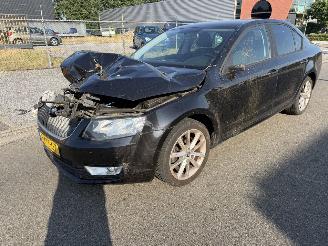 Coche accidentado Skoda Octavia 1.2TSI Greentech Ambition Businessline 2014/11