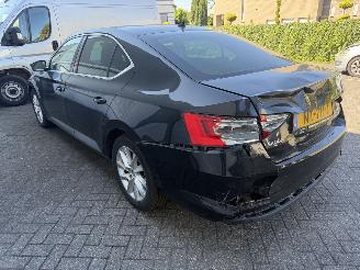 Skoda Superb 1.6 TDI Ambition Business picture 3