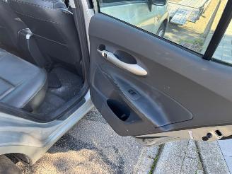 Toyota Auris 2.2 D-4D Executive picture 13