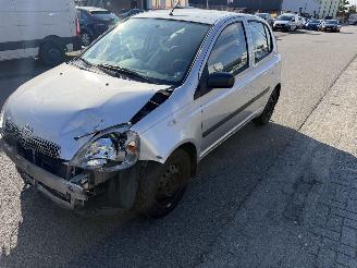 Voiture accidenté Toyota Yaris 1.3-16V VVT-i Sol AIRCO 2000/3