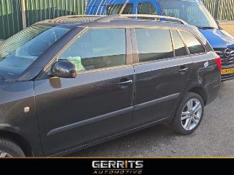 Vrakbiler auto Skoda Fabia Fabia II Combi, Combi 5-drs, 2007 / 2014 1.2 TSI 2011/6