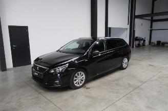 Vaurioauto  passenger cars Peugeot 308 SW STYLE 2020/5