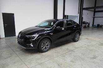 Vaurioauto  passenger cars Renault Arkana FULL HYBRID 2025/7