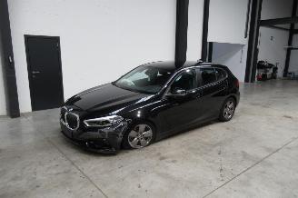 Unfallwagen BMW 1-serie SEDAN 2021/8