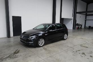 Schadeauto Volkswagen Golf COMFORTLINE 2018/4