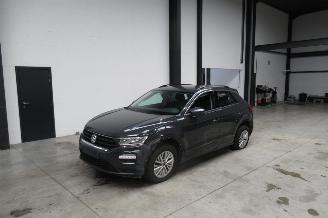 Schadeauto Volkswagen T-Roc SUV 2019/4