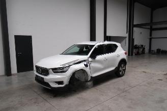 krockskadad bil auto Volvo XC40 MOMENTUM 2022/1