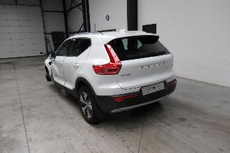 Volvo XC40 MOMENTUM picture 3