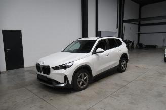 krockskadad bil auto BMW X1 SUV 2023/1