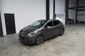Vaurioauto  passenger cars Peugeot 208 ALLURE PACK 2018/11