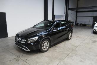 Schadeauto Mercedes GLA SEDAN 2019/4