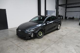 krockskadad bil auto Audi A3 BERLINE 2023/7