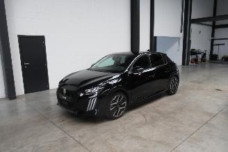 Damaged car Peugeot 208 ALLURE PACK 2025/11