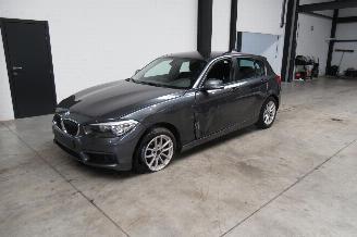 krockskadad bil auto BMW 1-serie SEDAN 2017/8