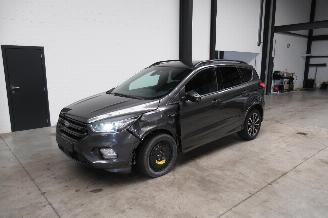 krockskadad bil auto Ford Kuga ST-LINE 2019/10