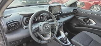 Toyota Yaris 1.5 Hybride* Navigatie*LED*Aluminium velgen*Camera*trekhaak*KeylessGo* picture 15